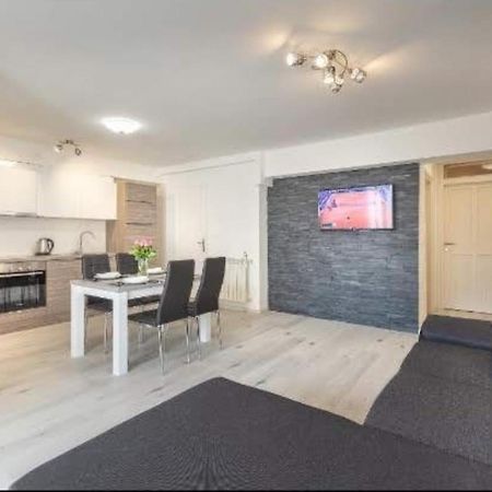 Apartamento Newly Renovated App Goran Umag Exterior foto